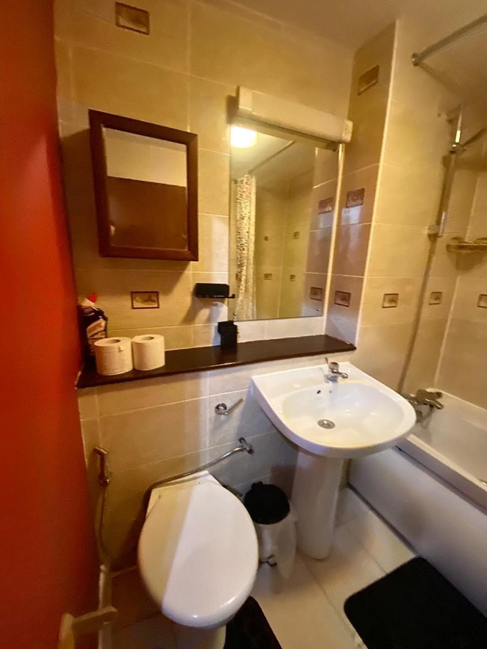 STUNNING 2 BEDROOM WITH GARDEN Sleep 6