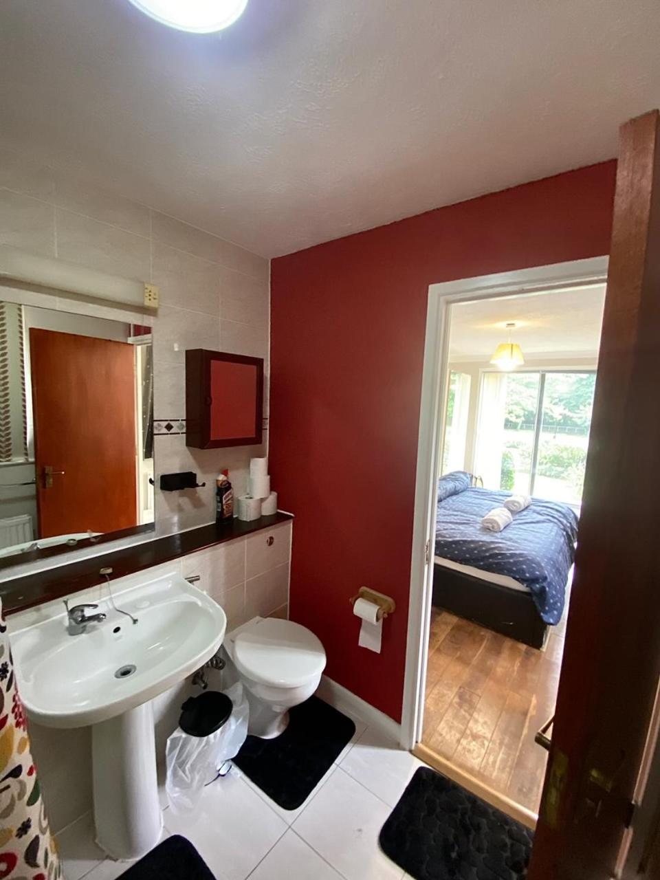 STUNNING 2 BEDROOM WITH GARDEN Sleep 6