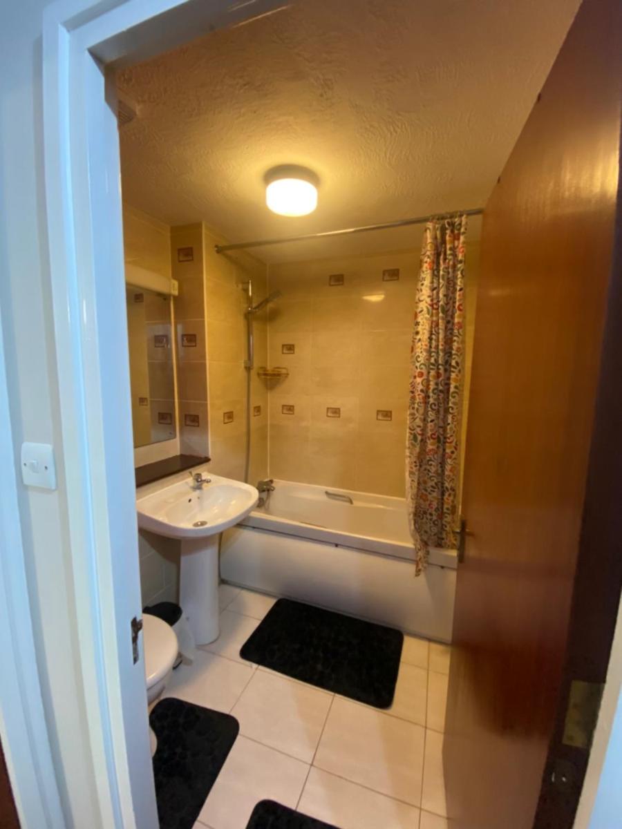STUNNING 2 BEDROOM WITH GARDEN Sleep 6
