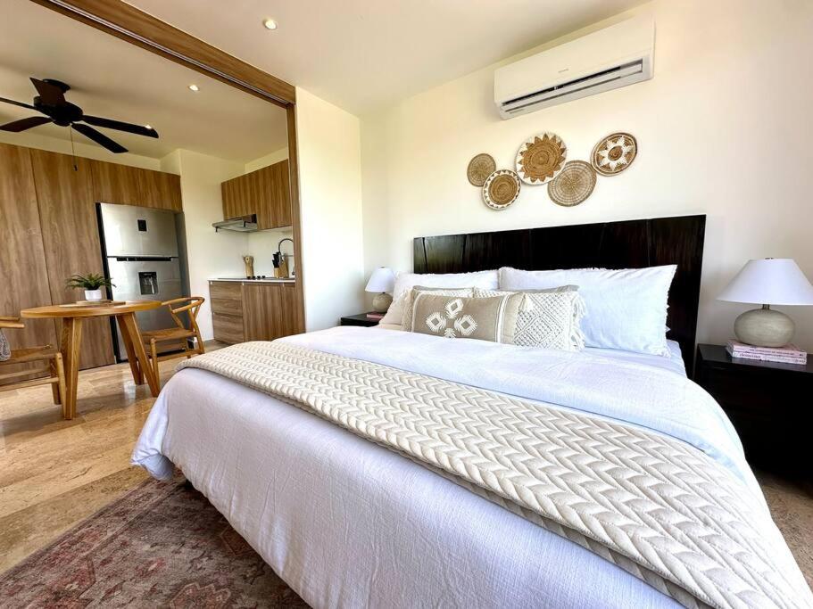 Cozy Studio with Balcony and Rooftop Pool in Tulum view 4
