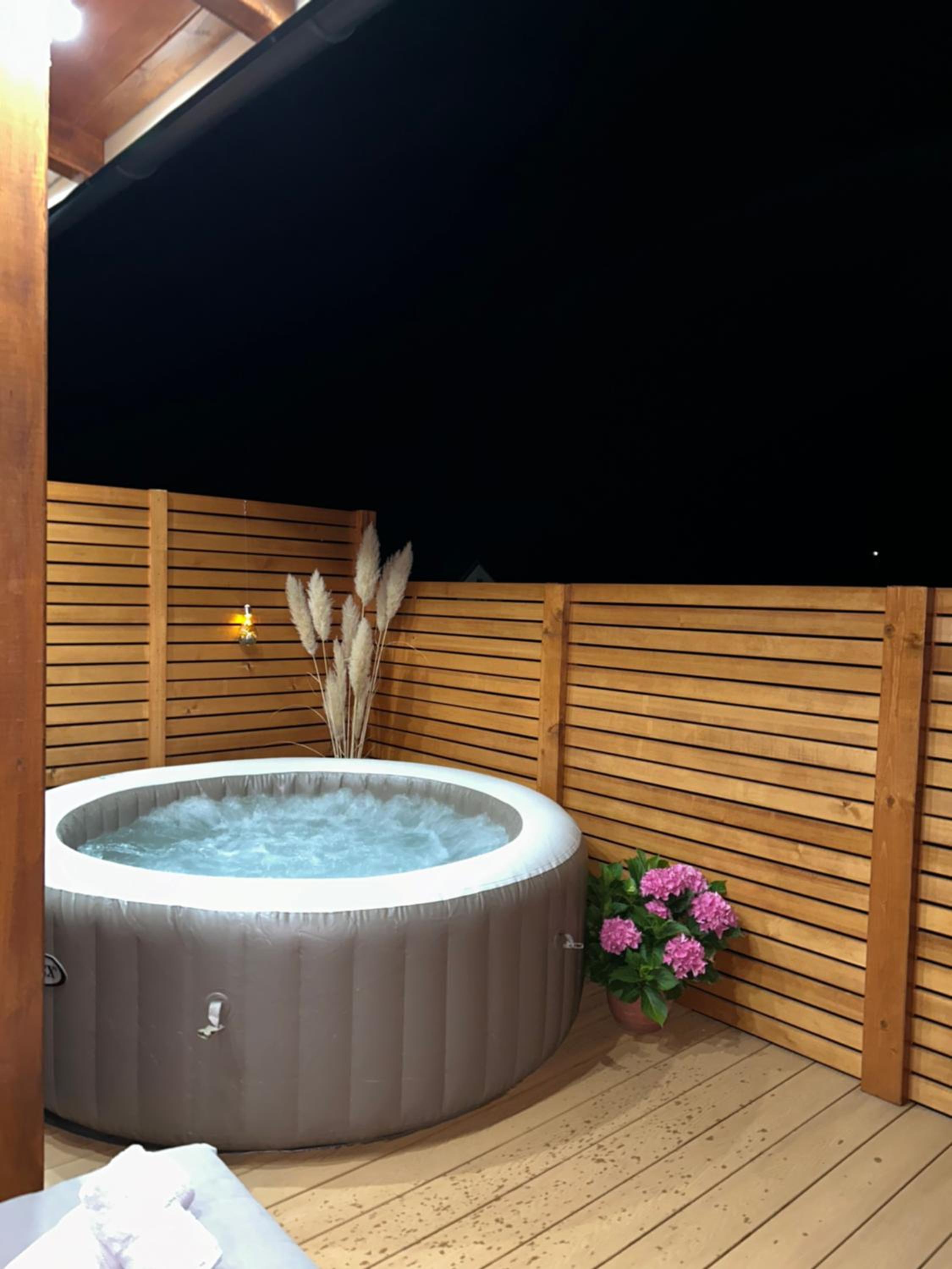 Honey Glamping Resort with jacuzzi
