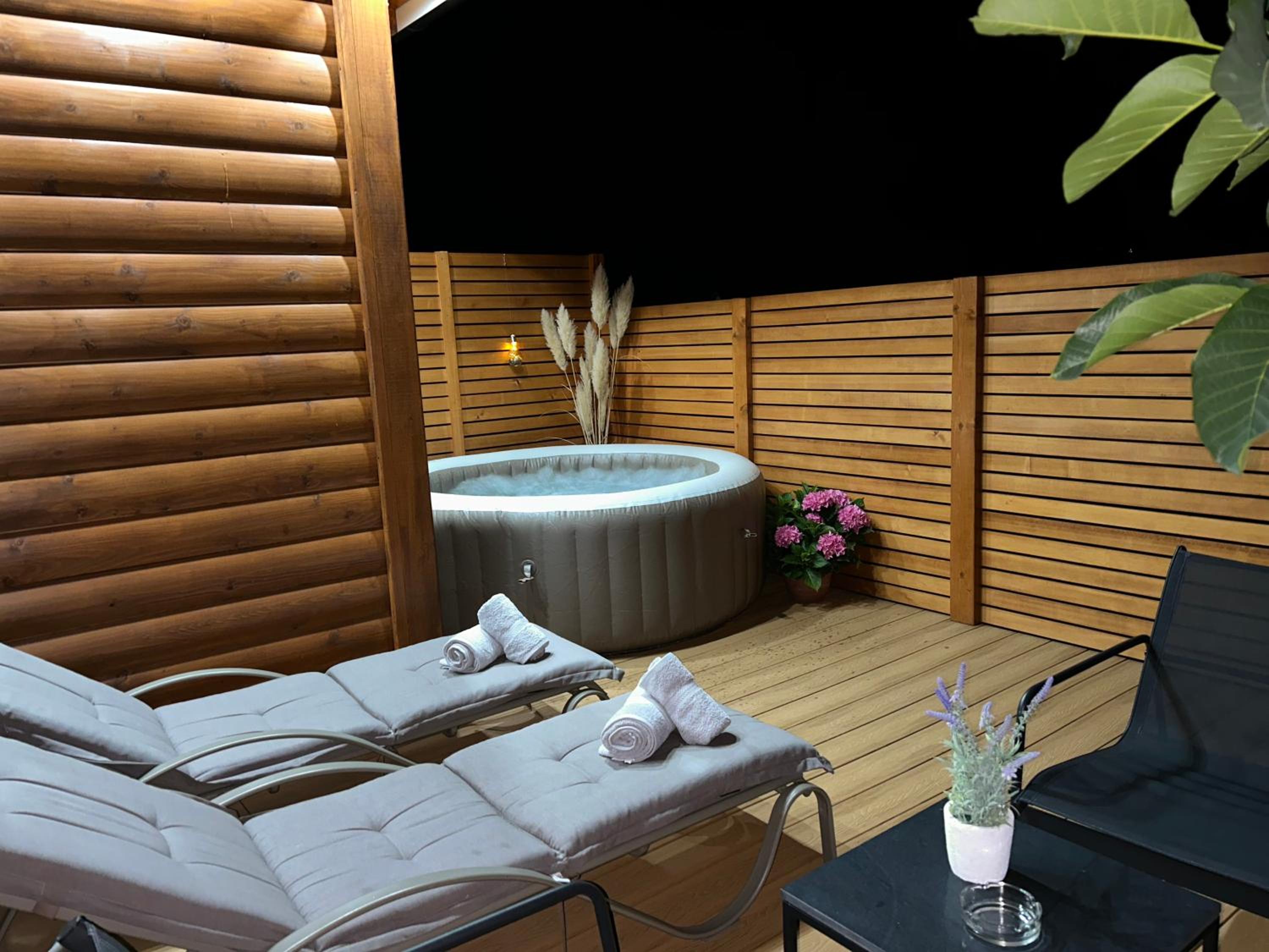 Honey Glamping Resort with jacuzzi