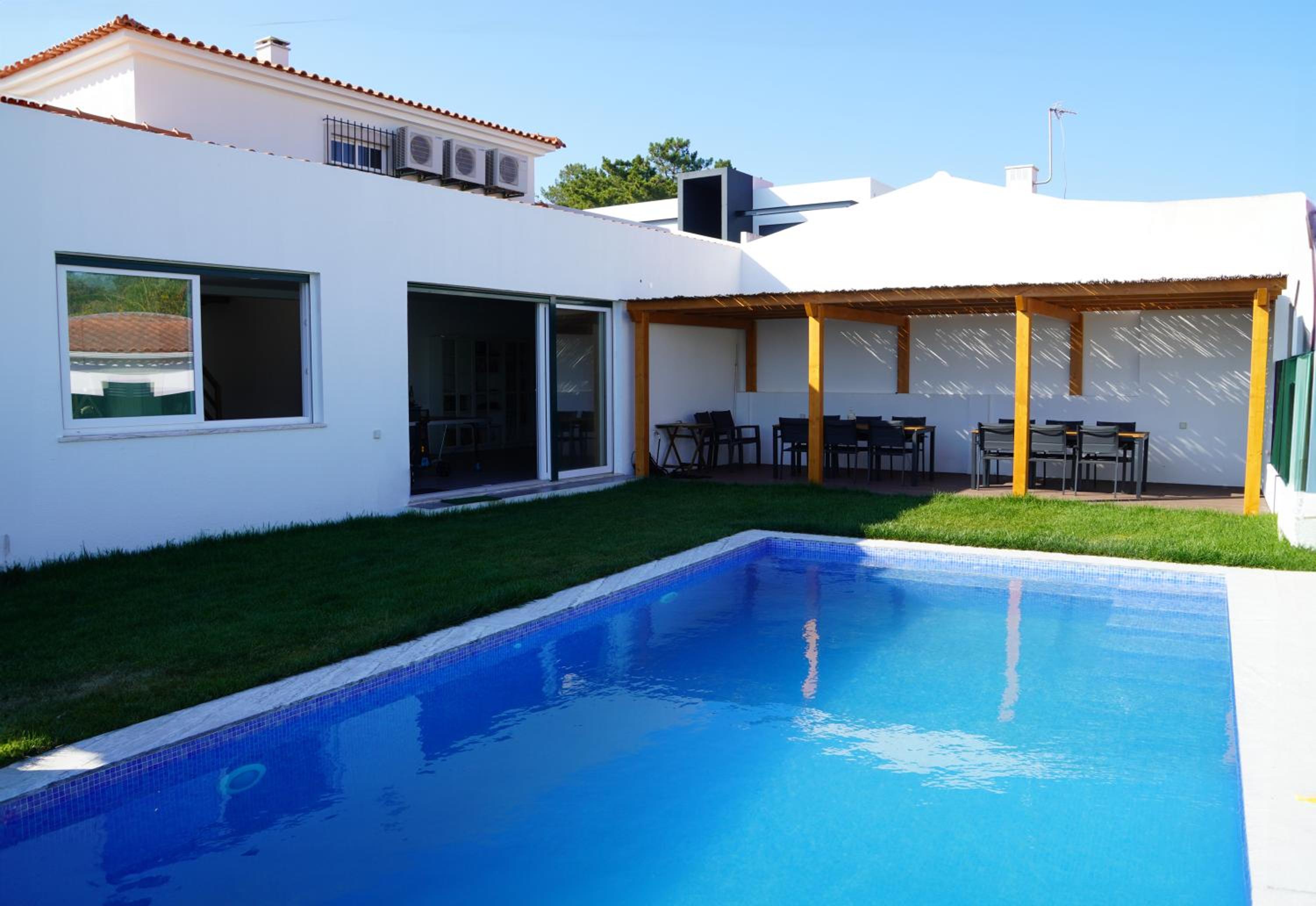Casa do Mural - Heated Pool, Games Room & Beaches! view 2