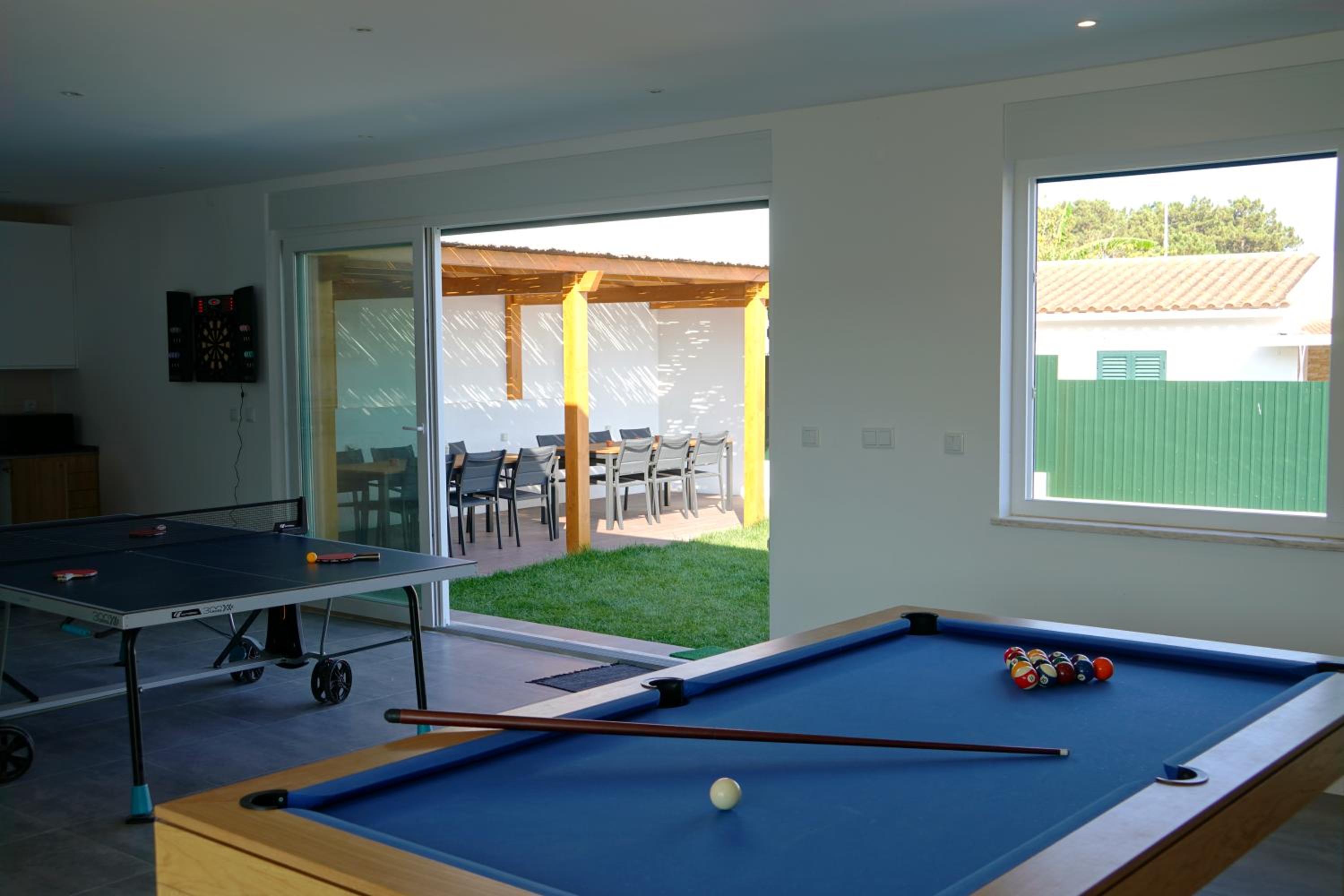 Casa do Mural - Heated Pool, Games Room & Beaches! view 4
