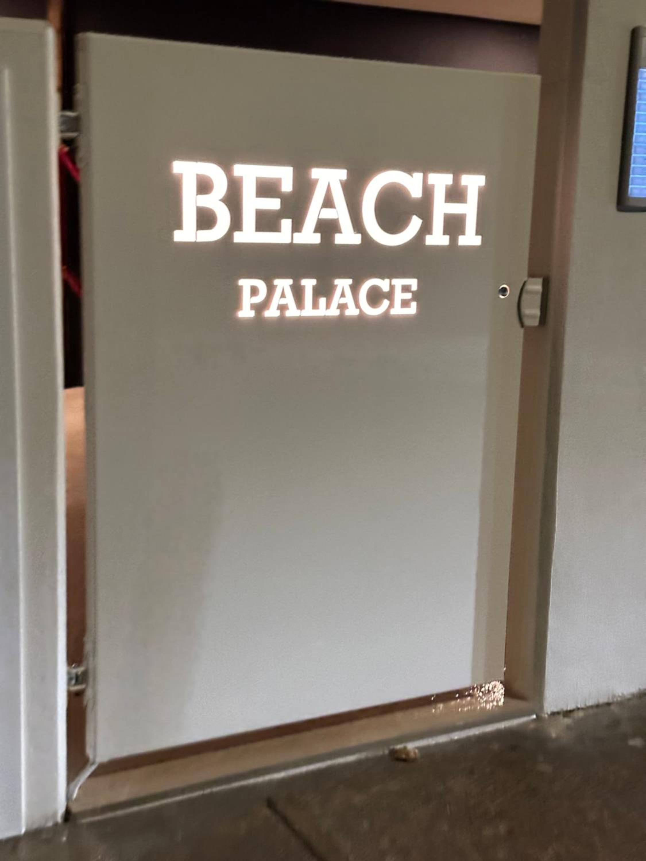 Beach Palace with small swimming pool, private beach, parking