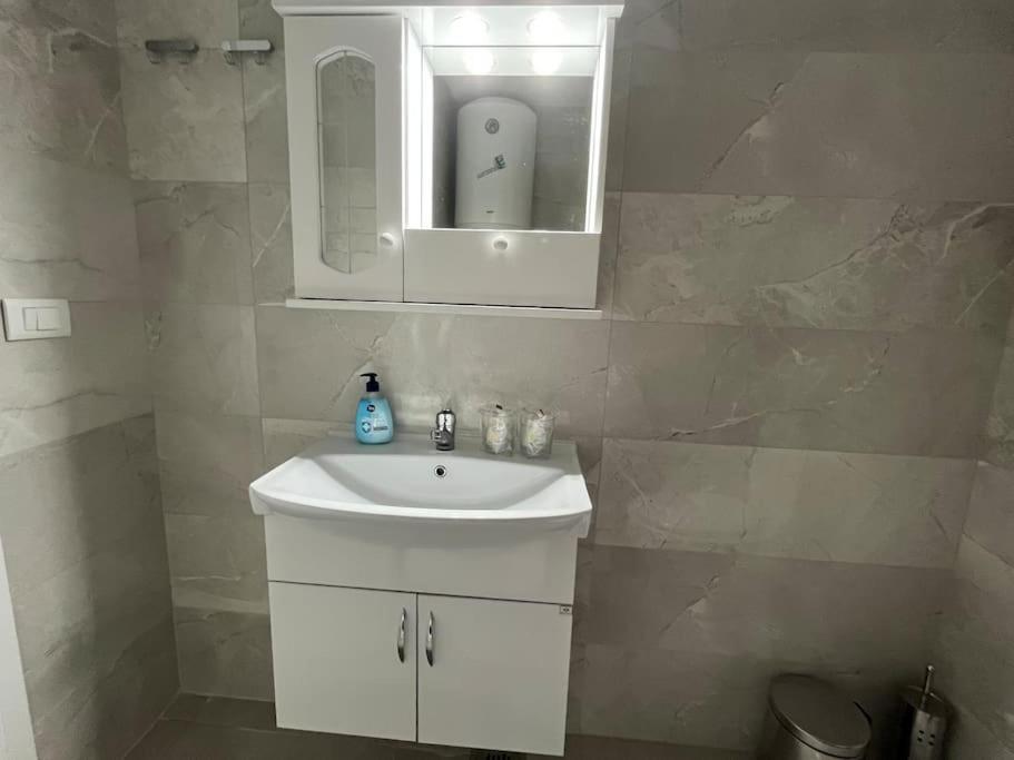 Cozy apartment in Ohrid with free parking view 4