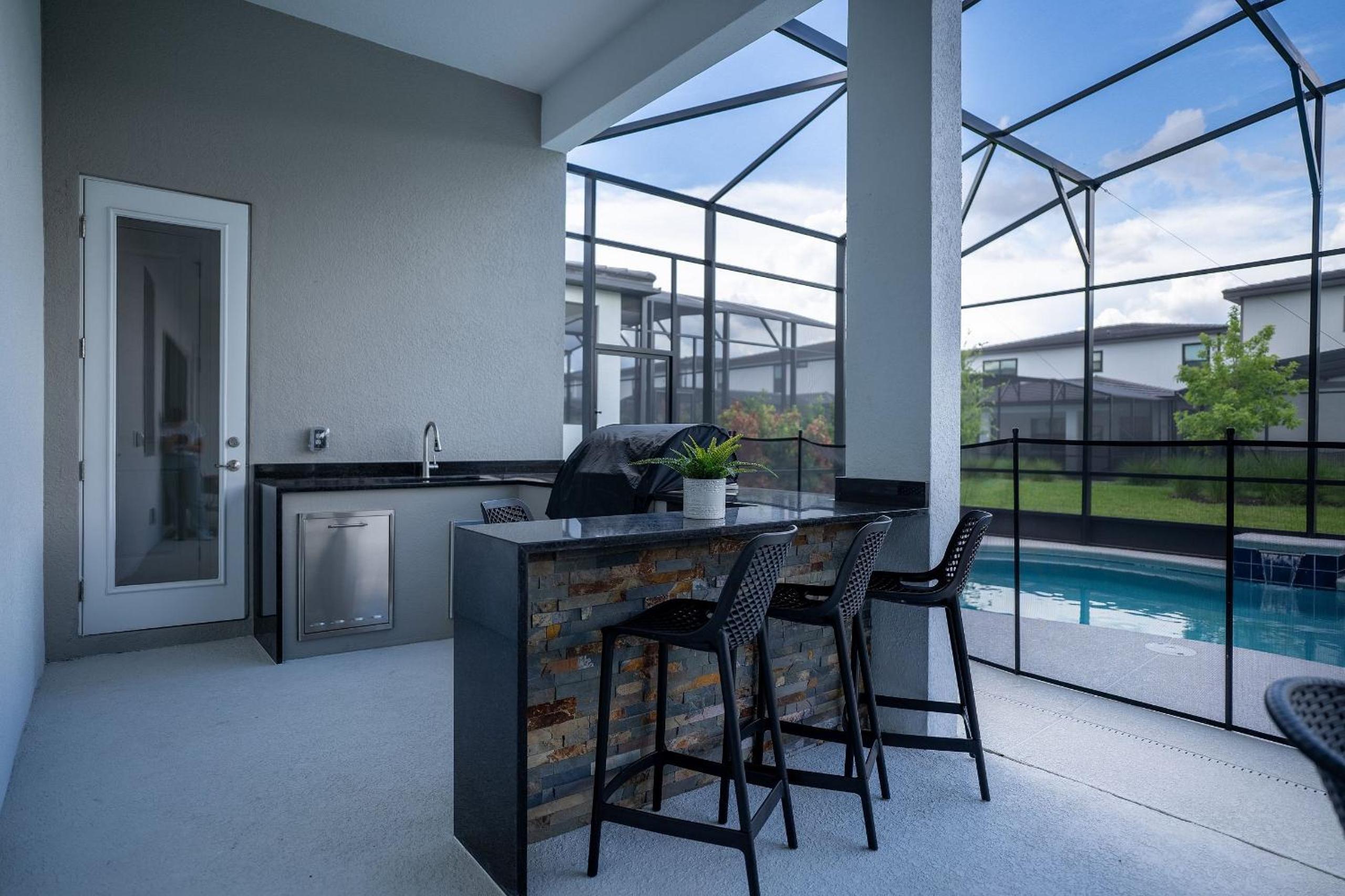 Brand NEW 11Bdrms Vacation House, Sleeps 25!