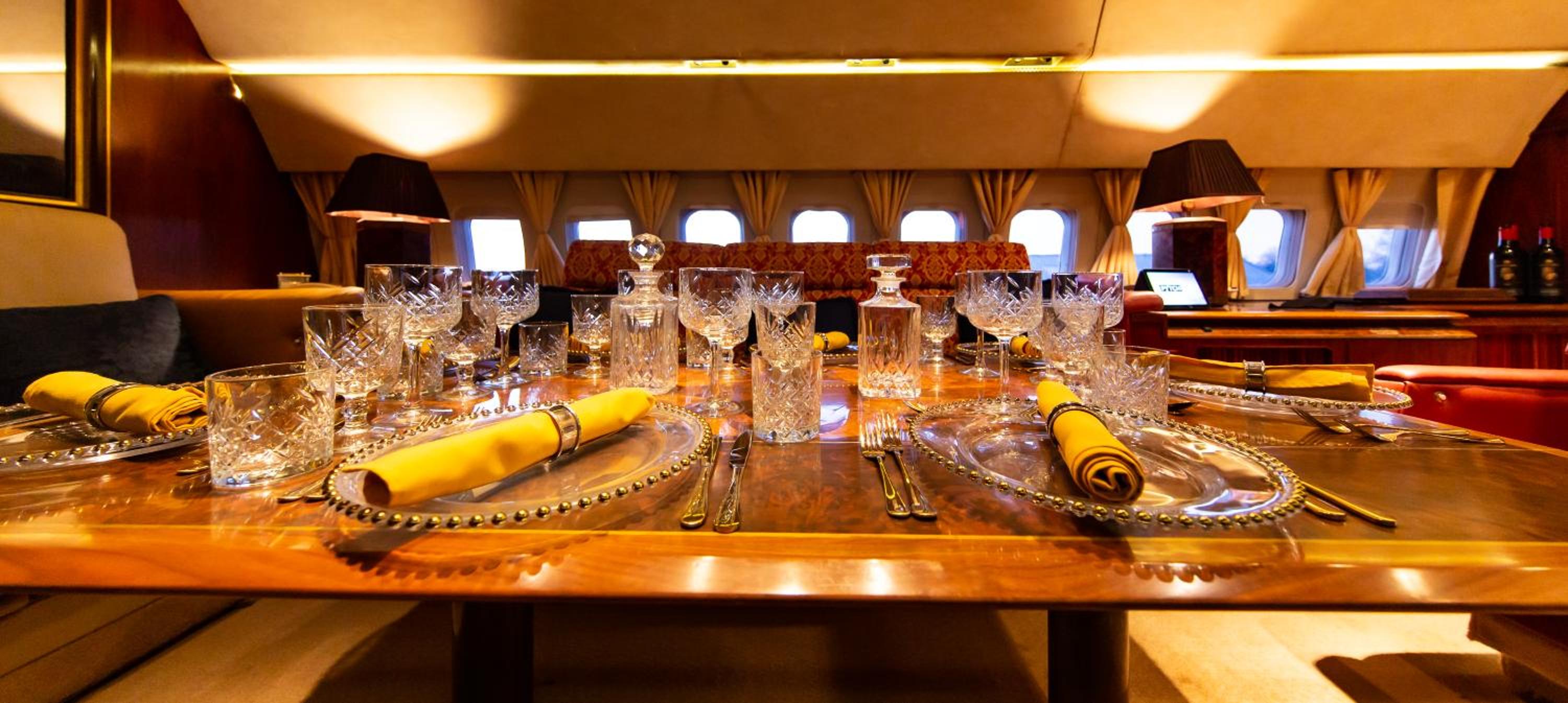 Hotel Pytchair Boeing 727 Private Jet Hotel