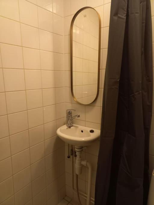 Parvekkeellinen yksiö Kastussa, erillinen keittiö