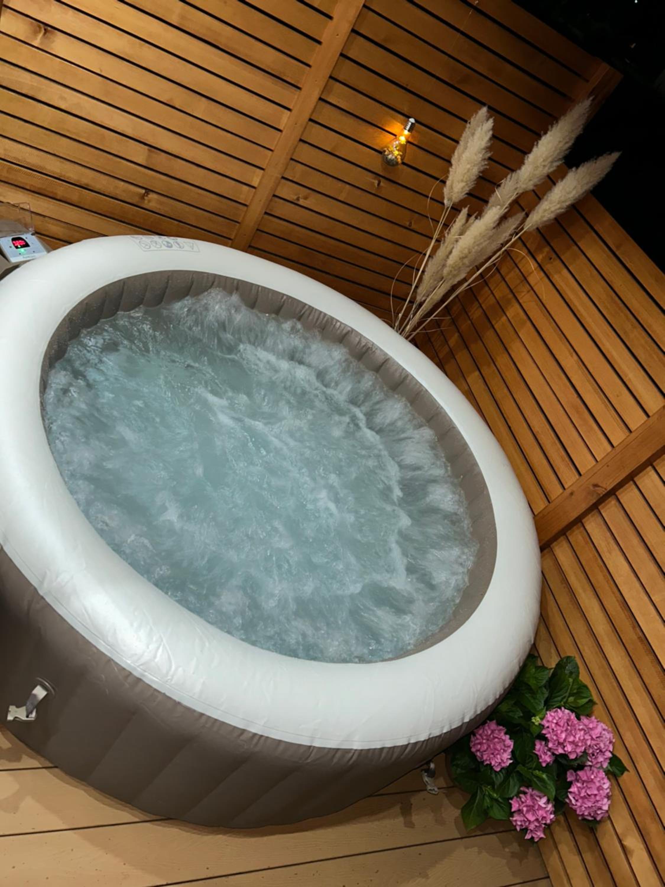 Honey Glamping Resort with jacuzzi