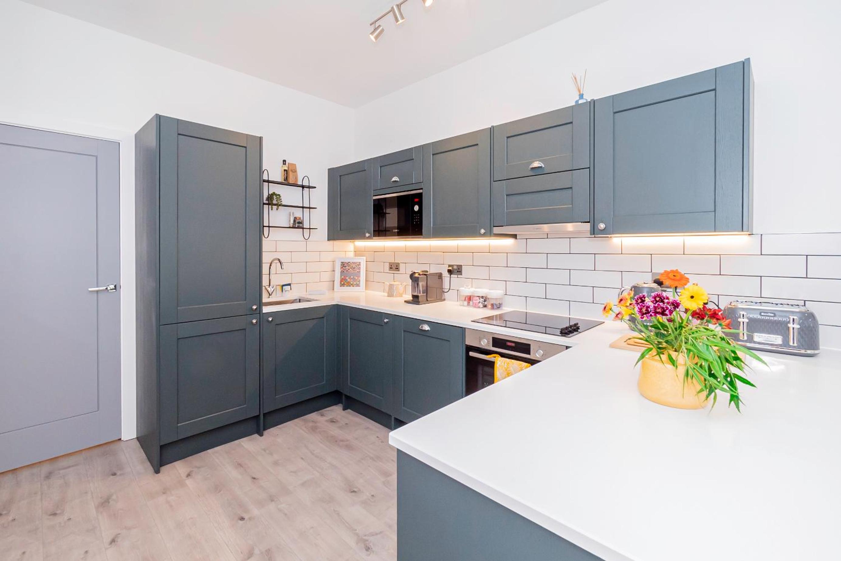 Gorgeous Two-Bedroom Two-Bathrooms Flat Near Acton Main Line Station