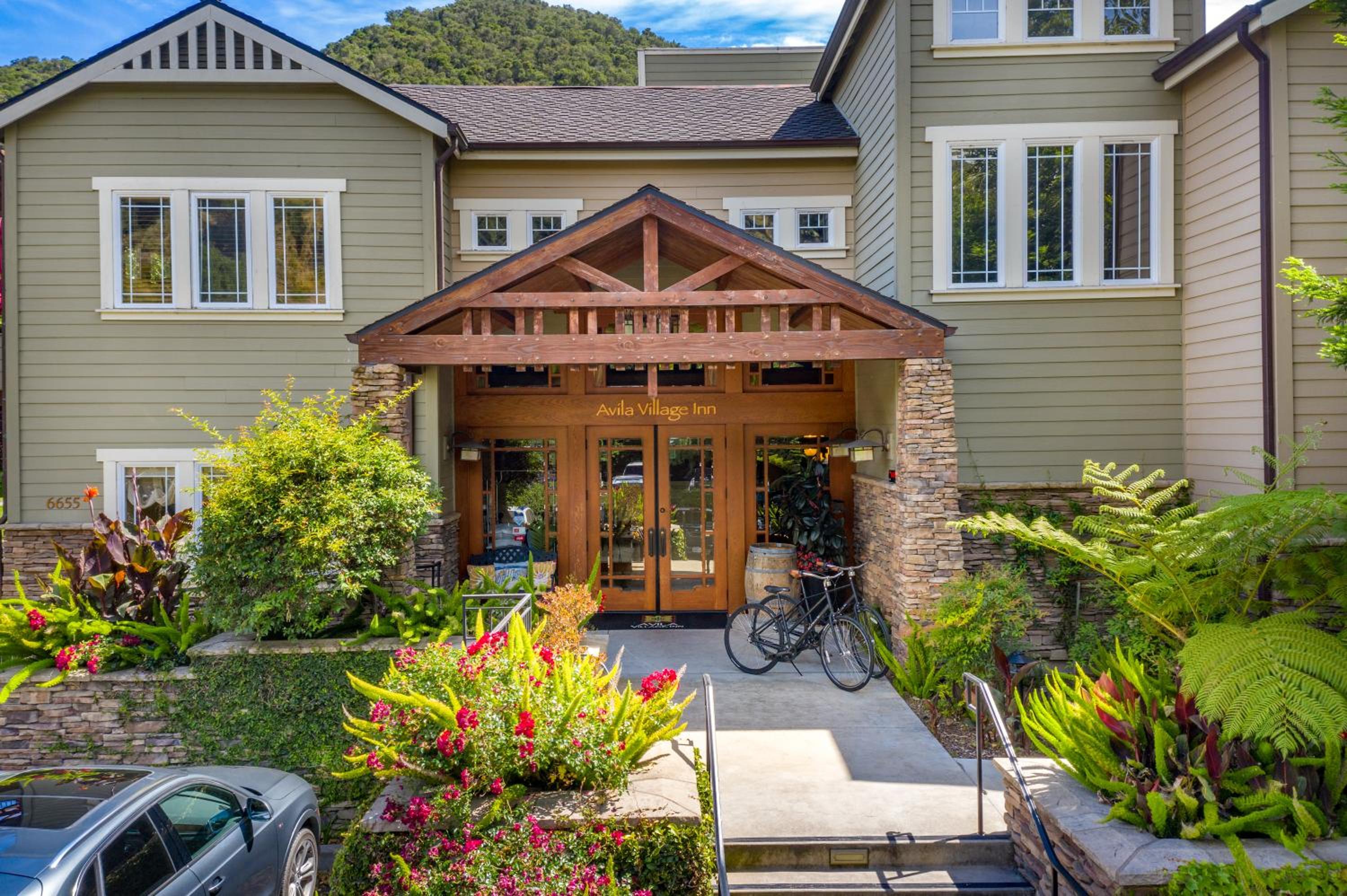 Hotel Avila Village Inn