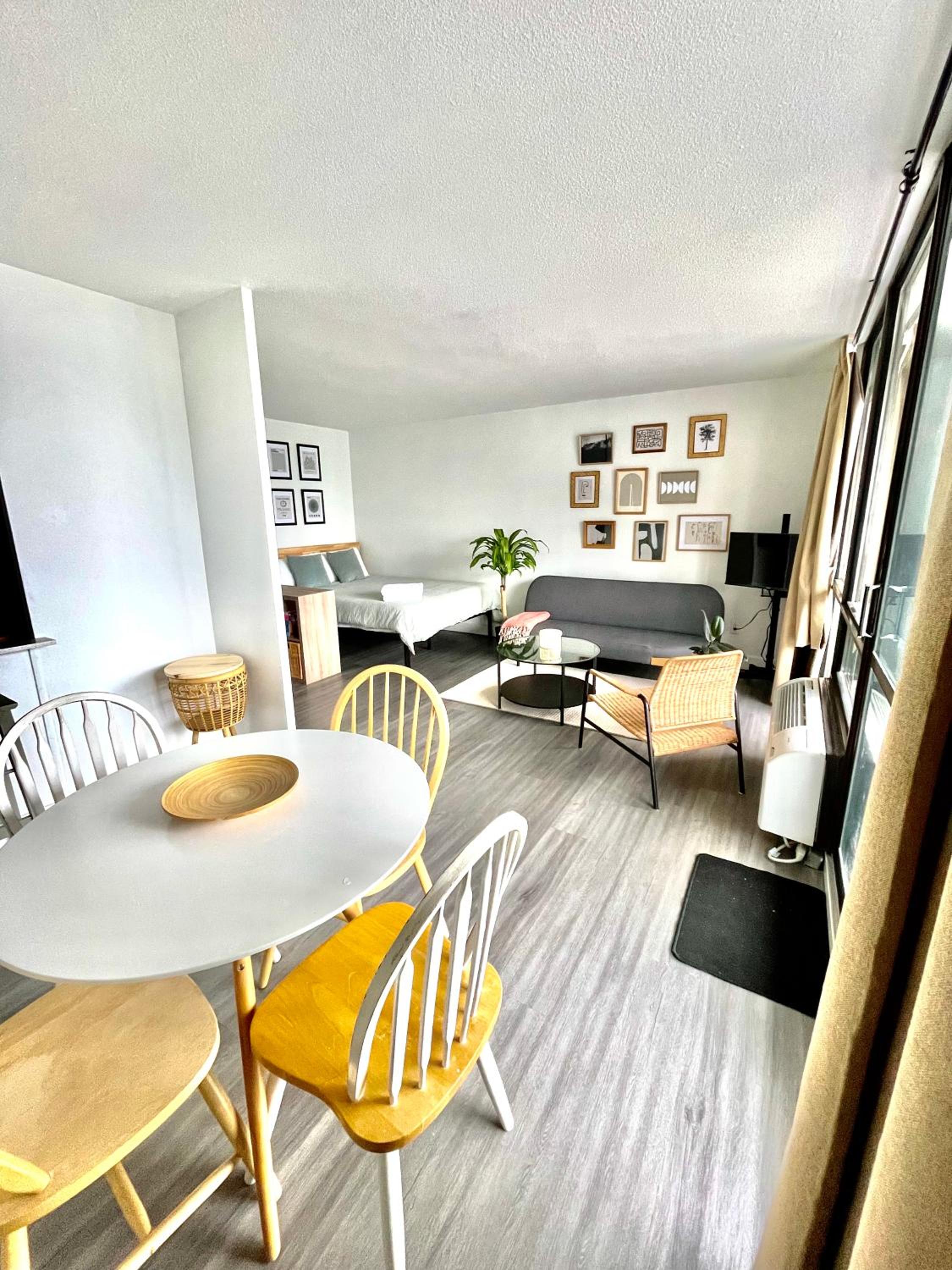 Toronto Bachelor Midtown