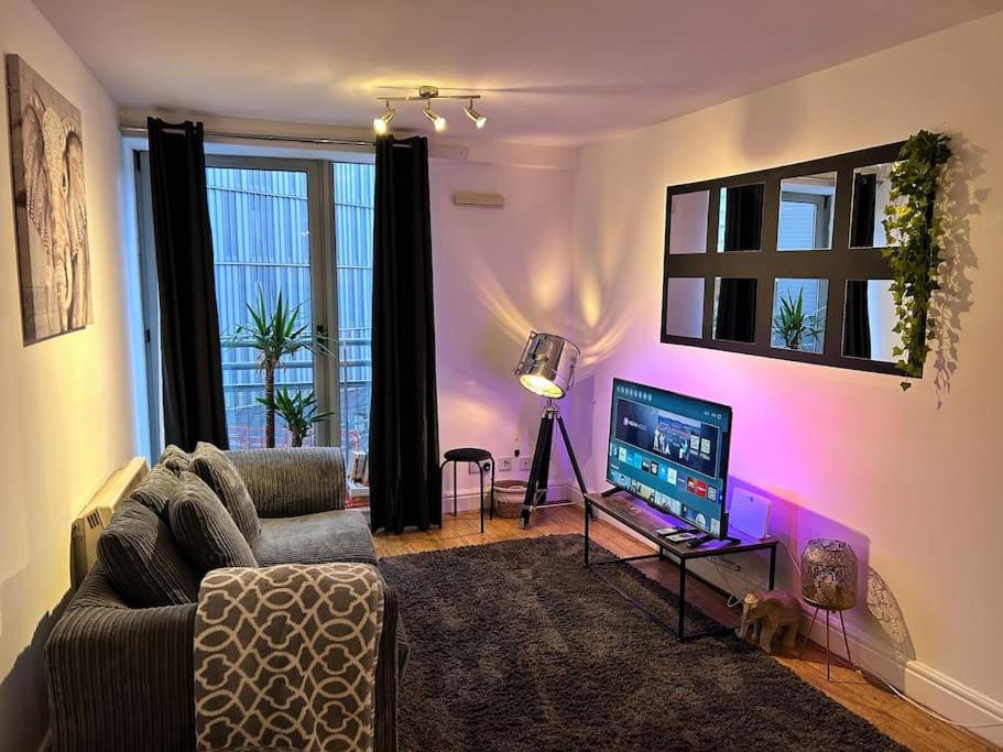 Cozy 1 Bed Flat, Bham City Centre, Free Parking Sleeps 2