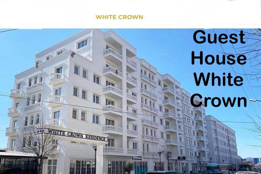 Guest House White Crown