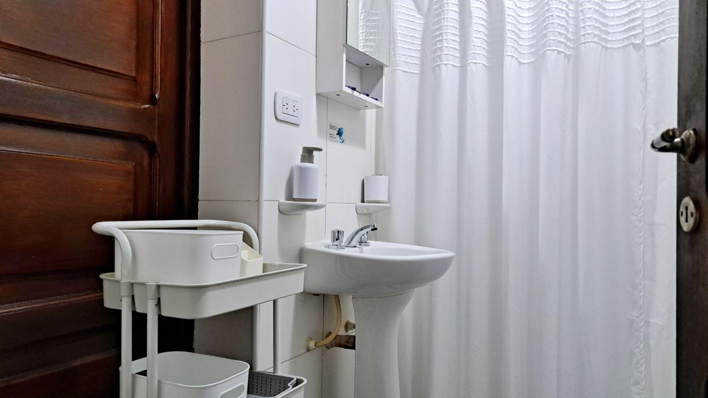 Casa Kolla - 2 bedrooms with private garage in downtown Salta