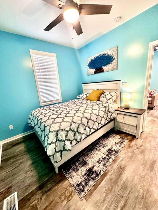 Cozy 2 Bed House- Downtown Indy view 3