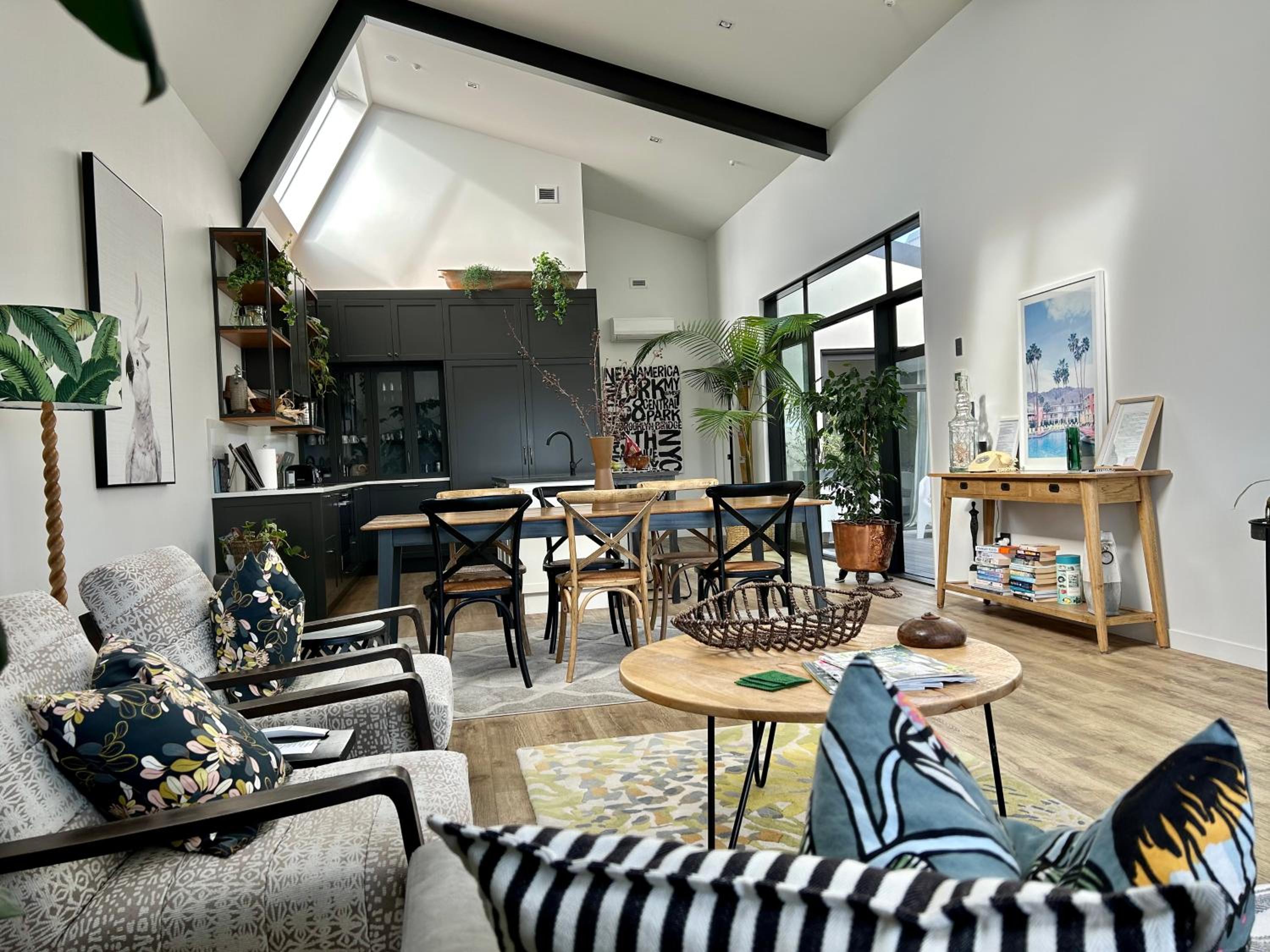 SEAduction Luxury Apartment view 4