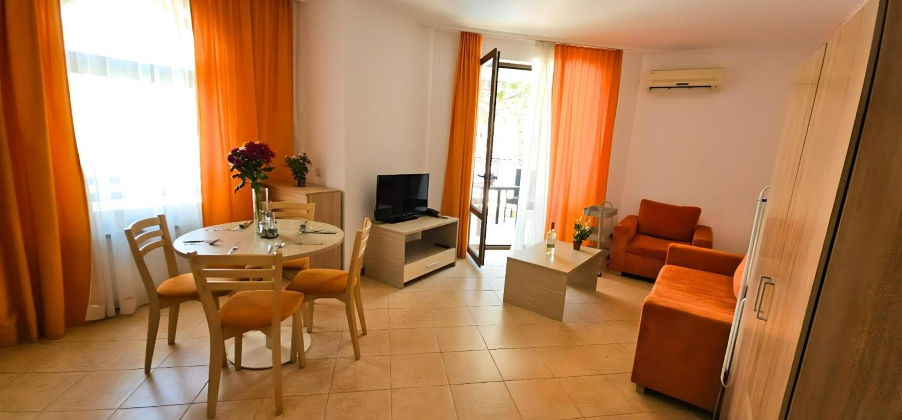 Apartment Bella - 3 pools, 2 bedrooms & 2 bathrooms