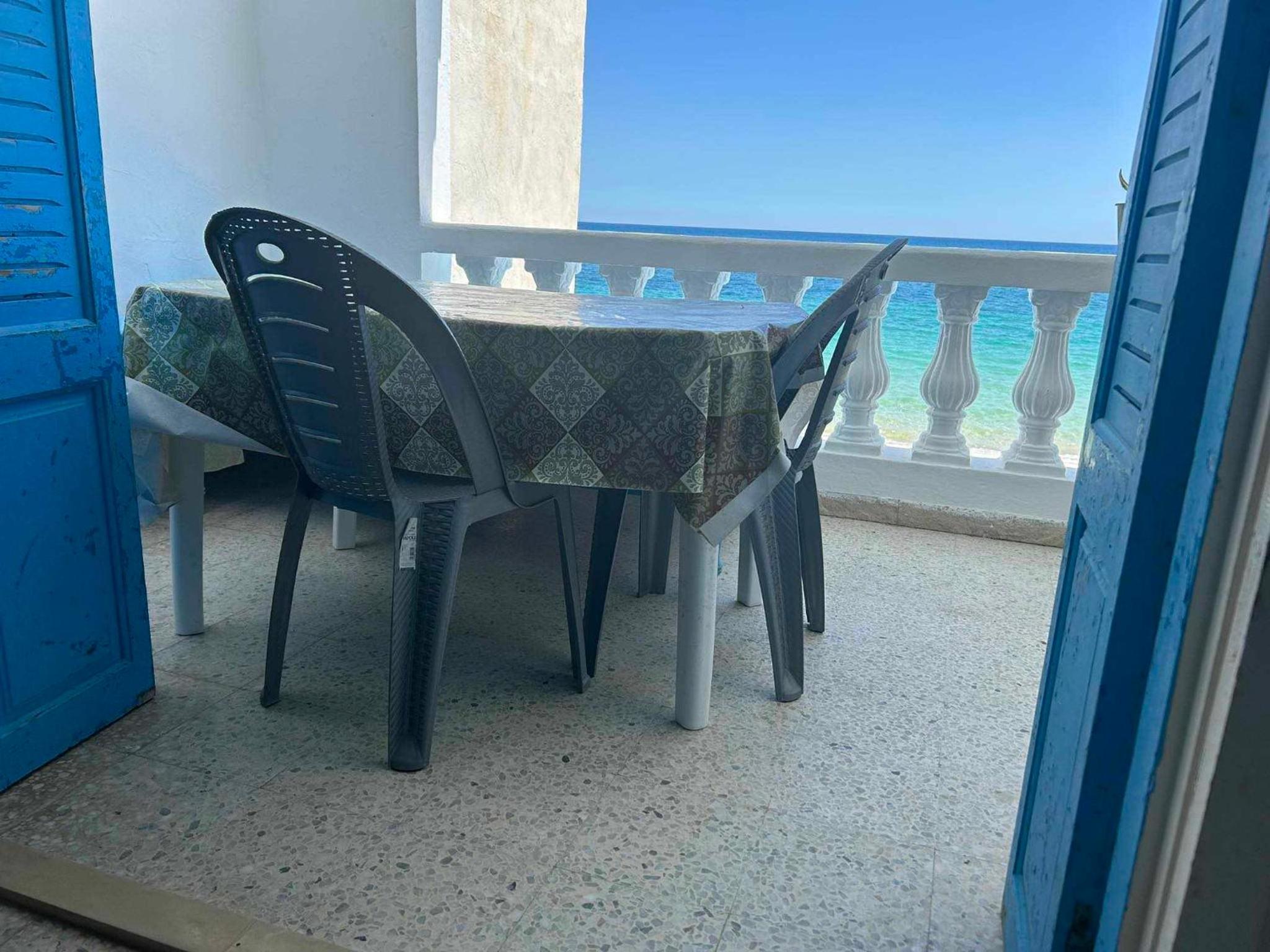Pied dans l'Eau à Sousse méditerranéen