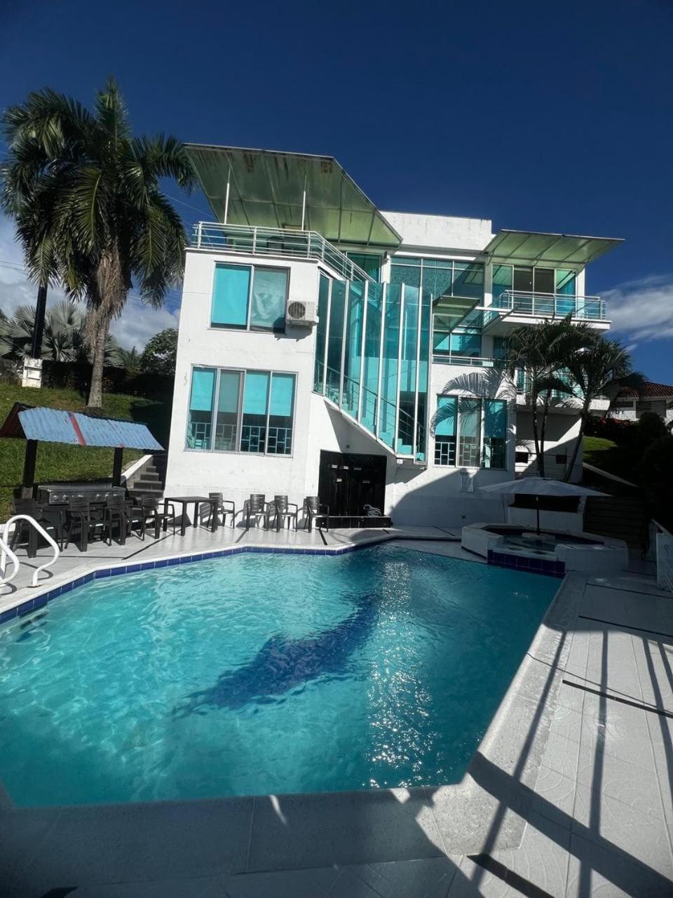 Casa campestre condominio la estancia, en Melgar piscina privada