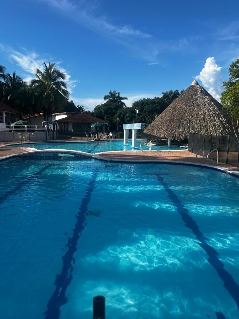 Casa campestre condominio la estancia, en Melgar piscina privada