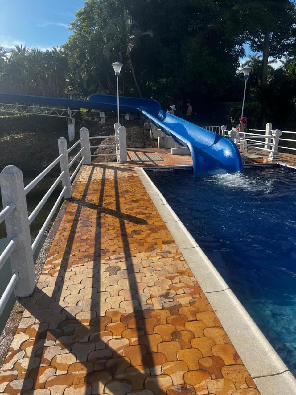 Casa campestre condominio la estancia, en Melgar piscina privada