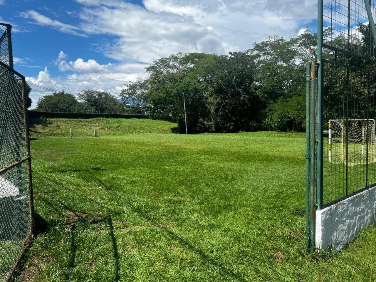 Casa campestre condominio la estancia, en Melgar piscina privada