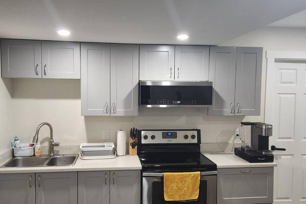 Cozy suite near Hospital, Stadium, Airport & RCMP
