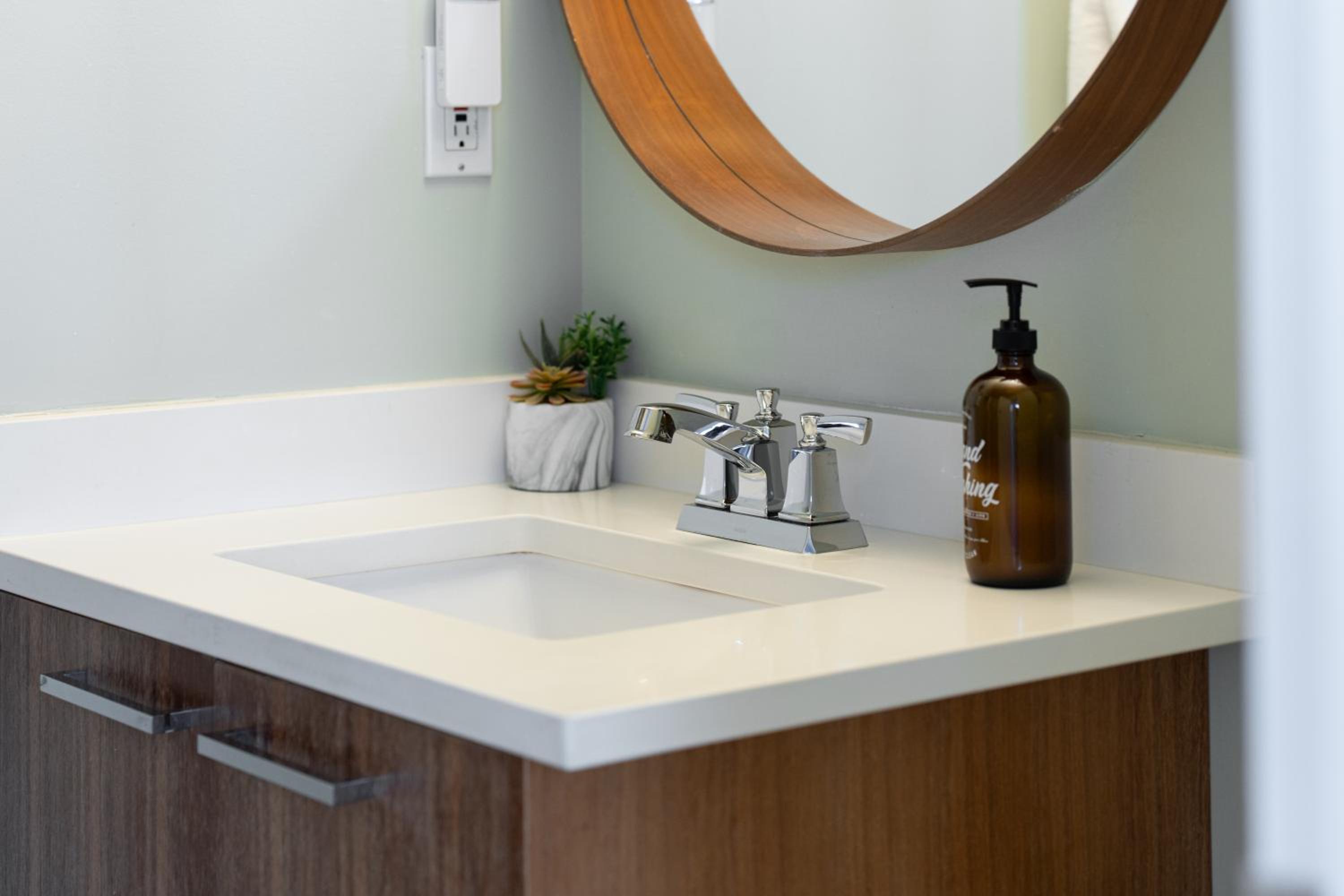 Best Location Downtown Chic Suites
