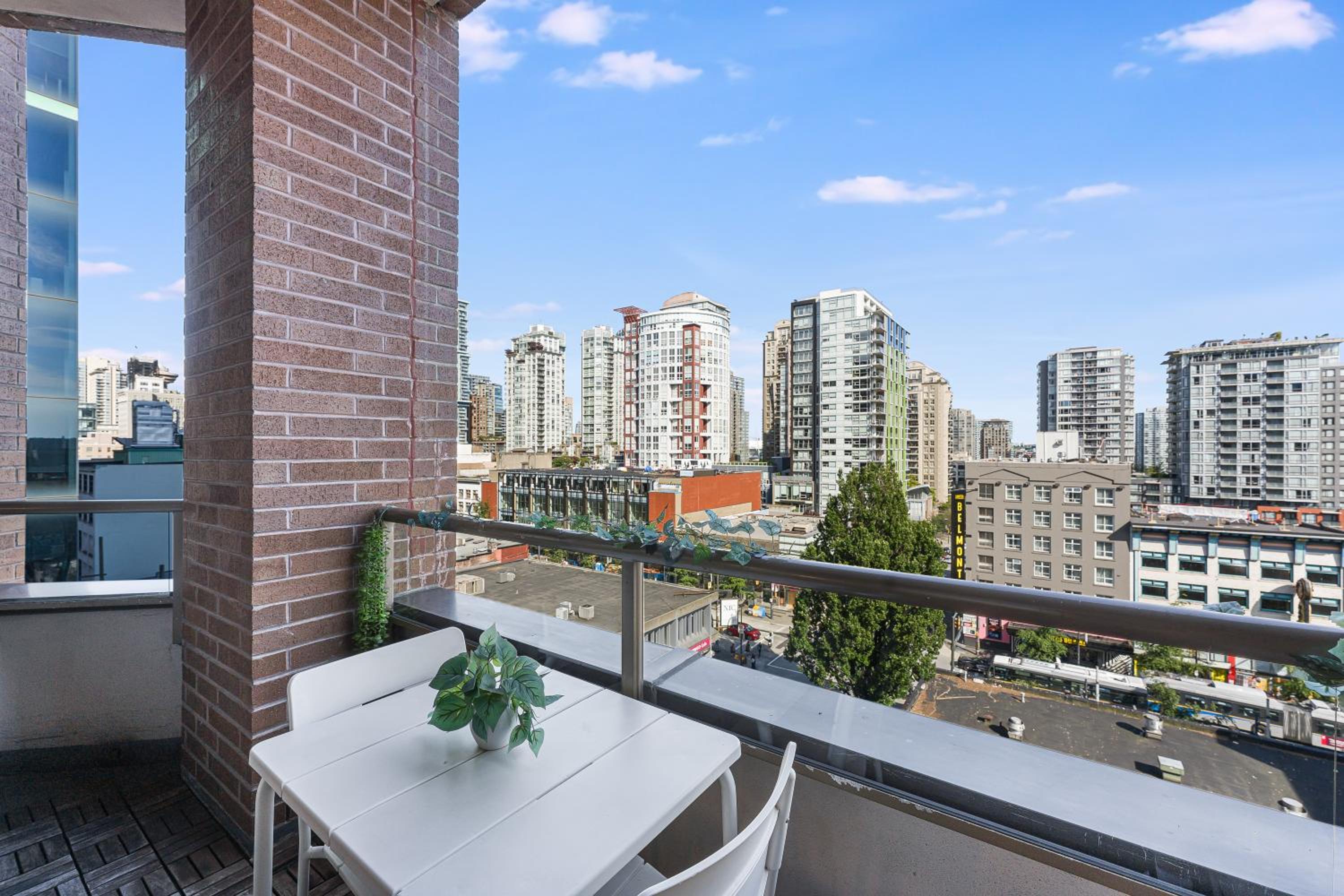 Best Location Downtown Chic Suites