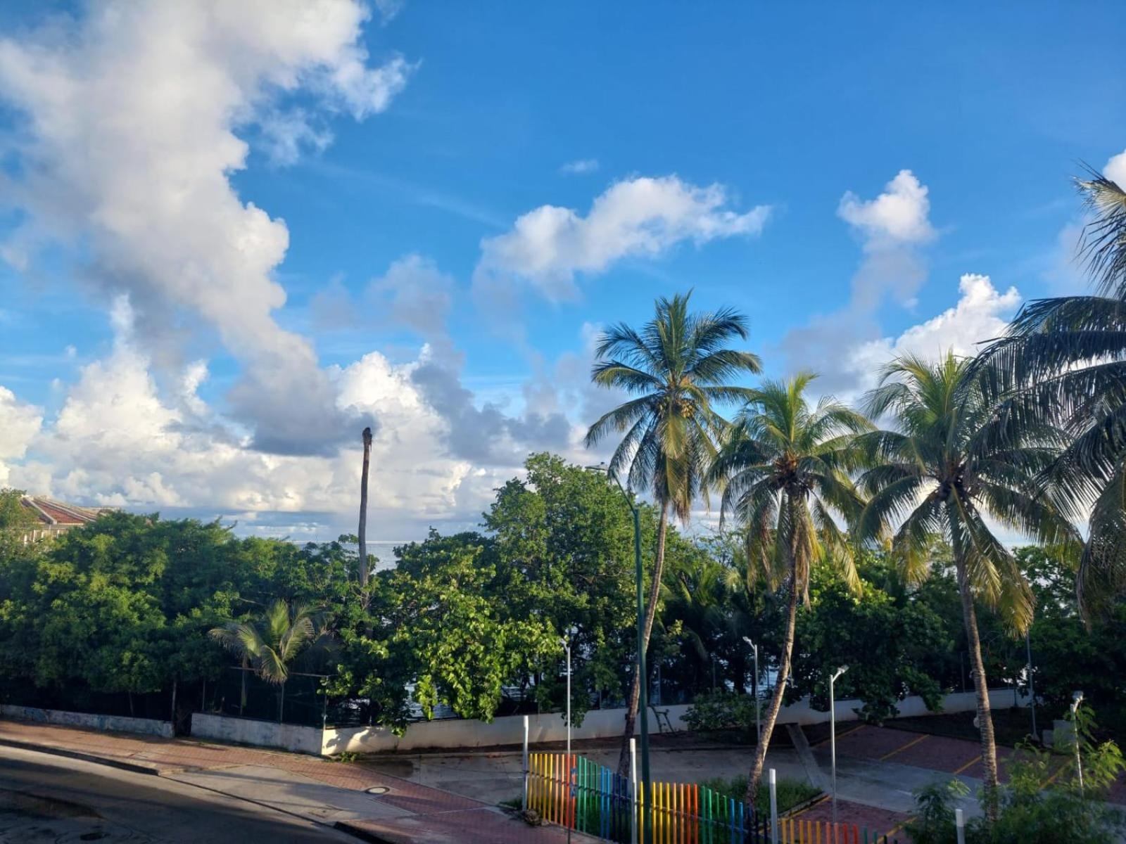 Apartamento en San Andrés frente al mar con piscina