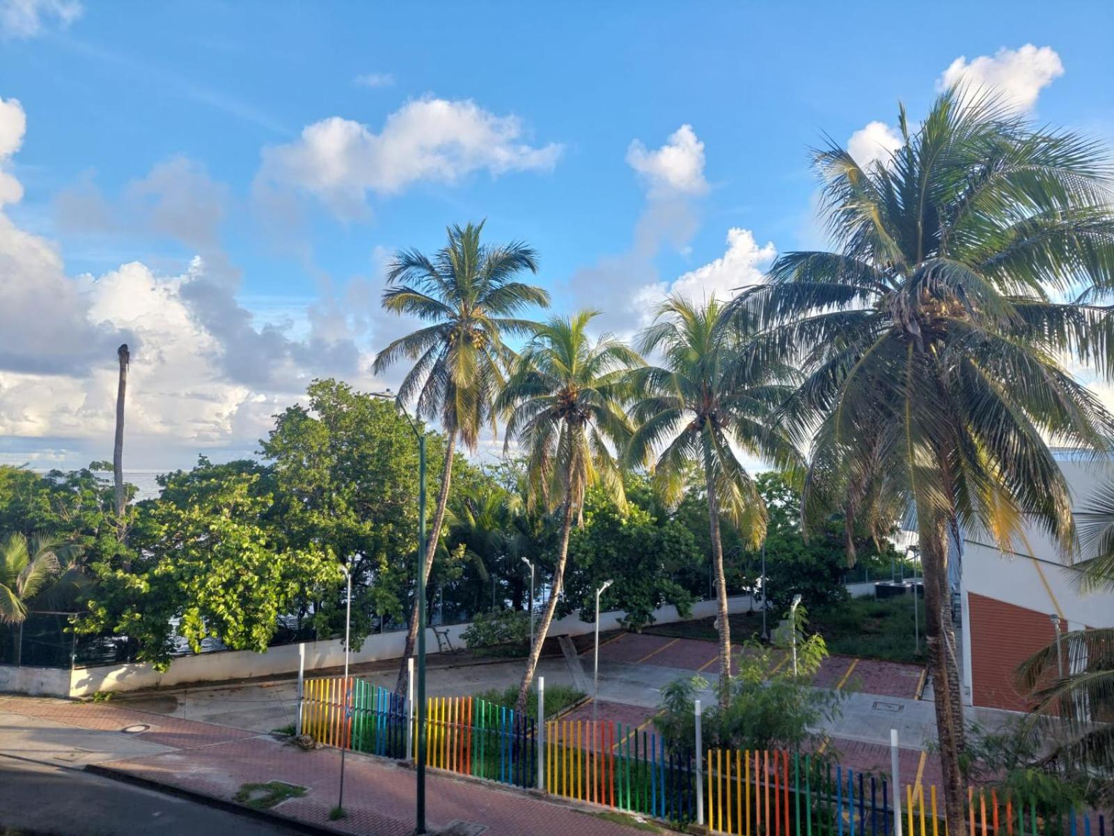 Apartamento en San Andrés frente al mar con piscina