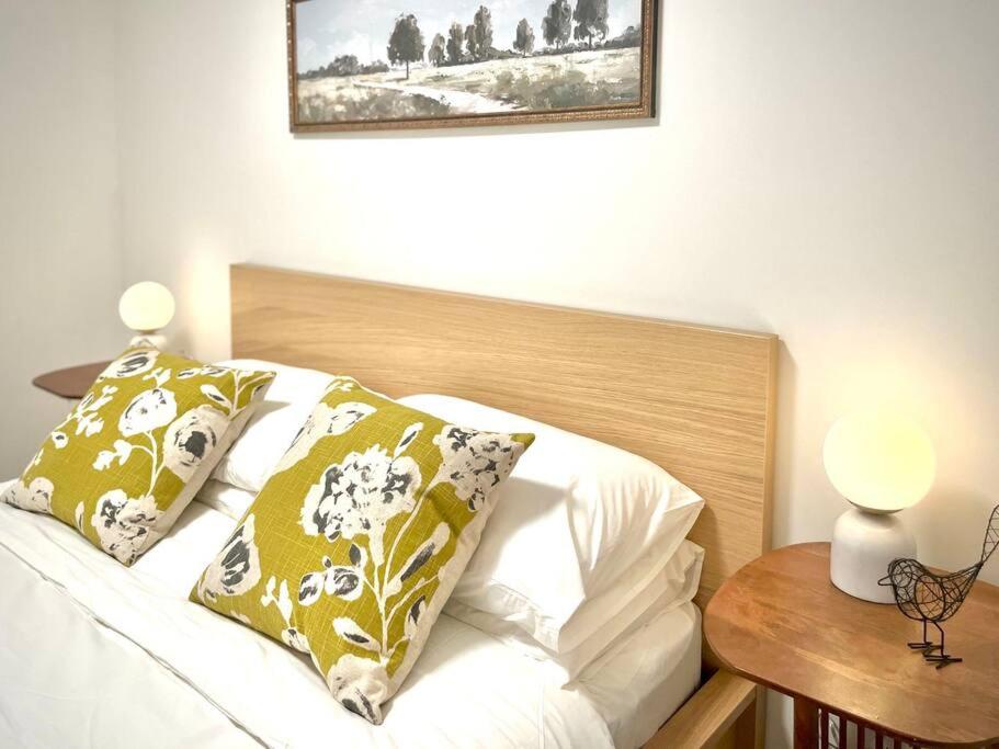 T201 Brand NEW Downtown Canmore 3BD & 2BT, BBQ, Free Parking