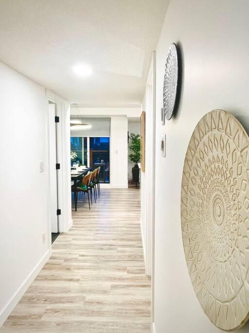 T201 Brand NEW Downtown Canmore 3BD & 2BT, BBQ, Free Parking