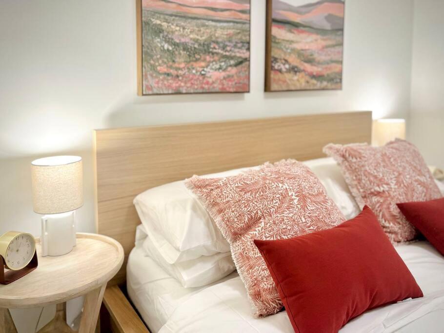T201 Brand NEW Downtown Canmore 3BD & 2BT, BBQ, Free Parking