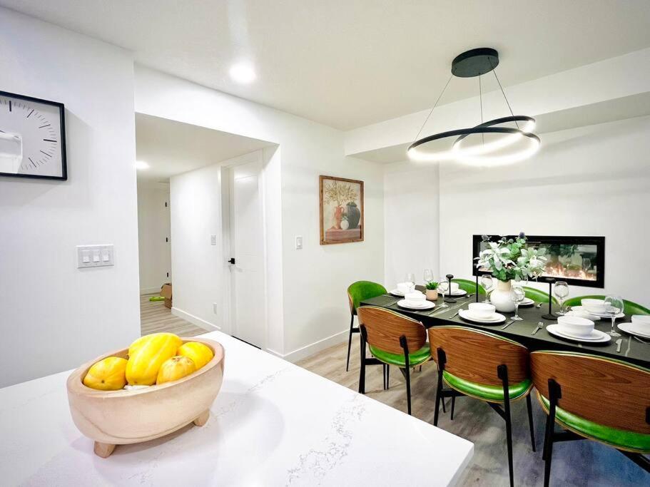 T201 Brand NEW Downtown Canmore 3BD & 2BT, BBQ, Free Parking