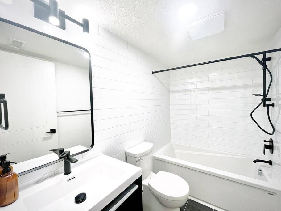 T201 Brand NEW Downtown Canmore 3BD & 2BT, BBQ, Free Parking