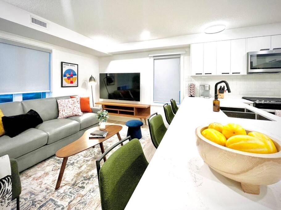 T201 Brand NEW Downtown Canmore 3BD & 2BT, BBQ, Free Parking
