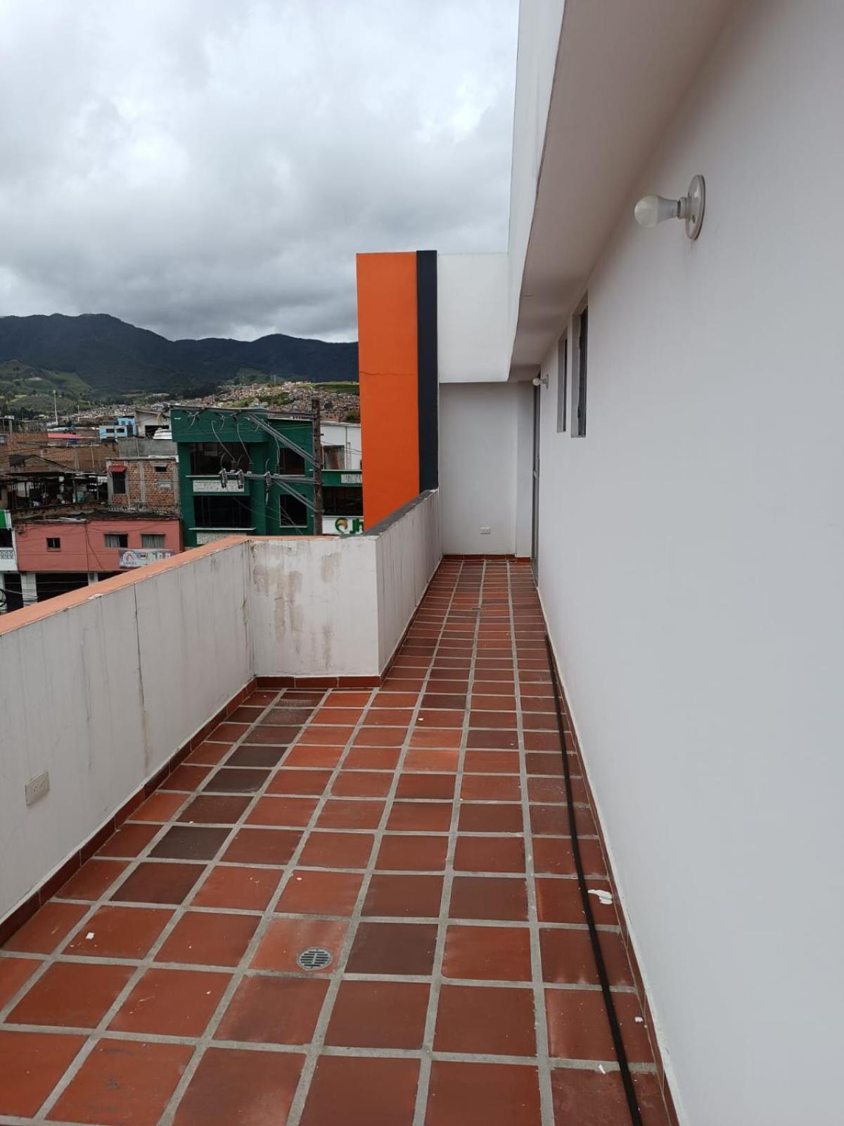 Cómodo Apartamento Con Balcón