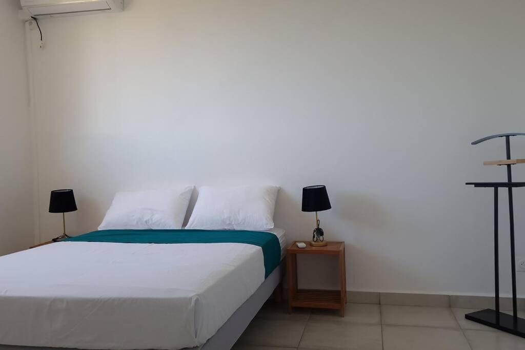 Joli T2 en bas de villa vue jardin et mer view 4