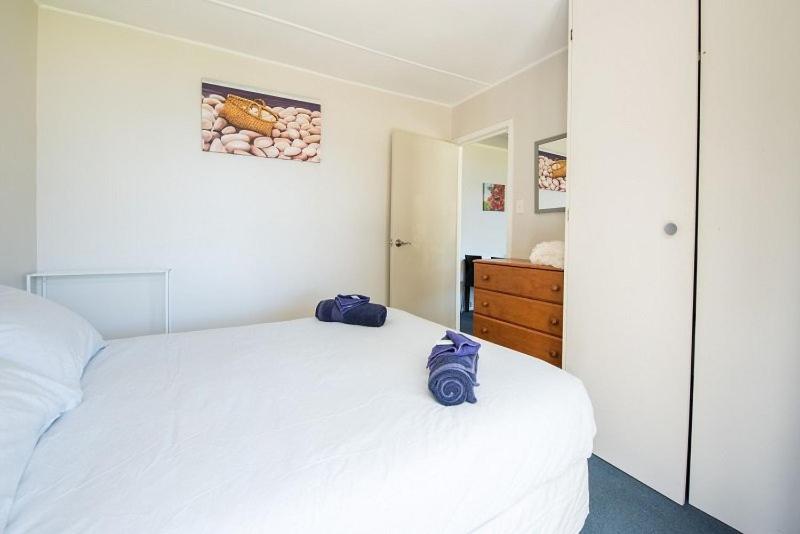 Karaka Bay Lodge