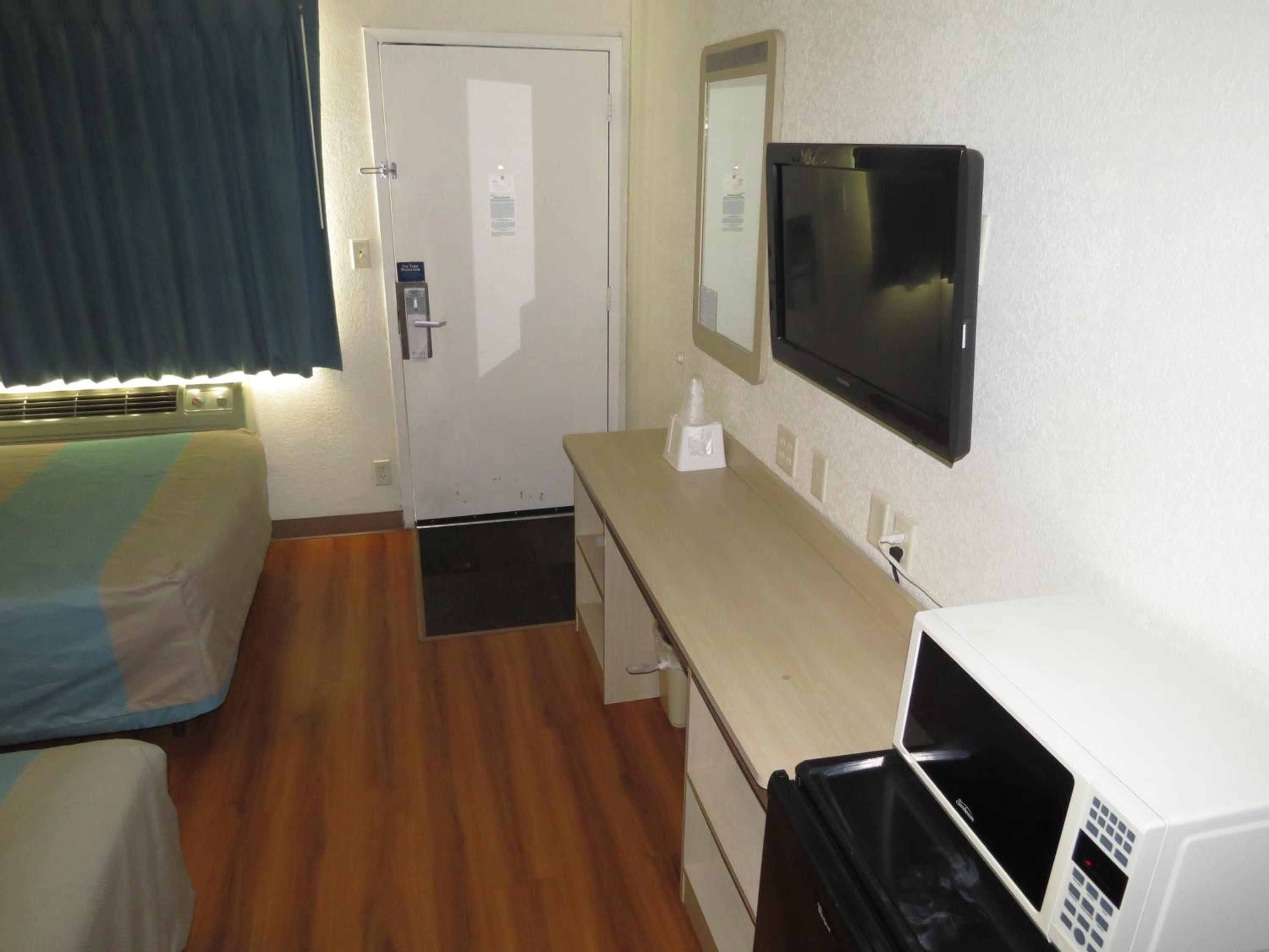 Mitchell Vacations - Motel 6-Mitchell, SD - Property Image 2