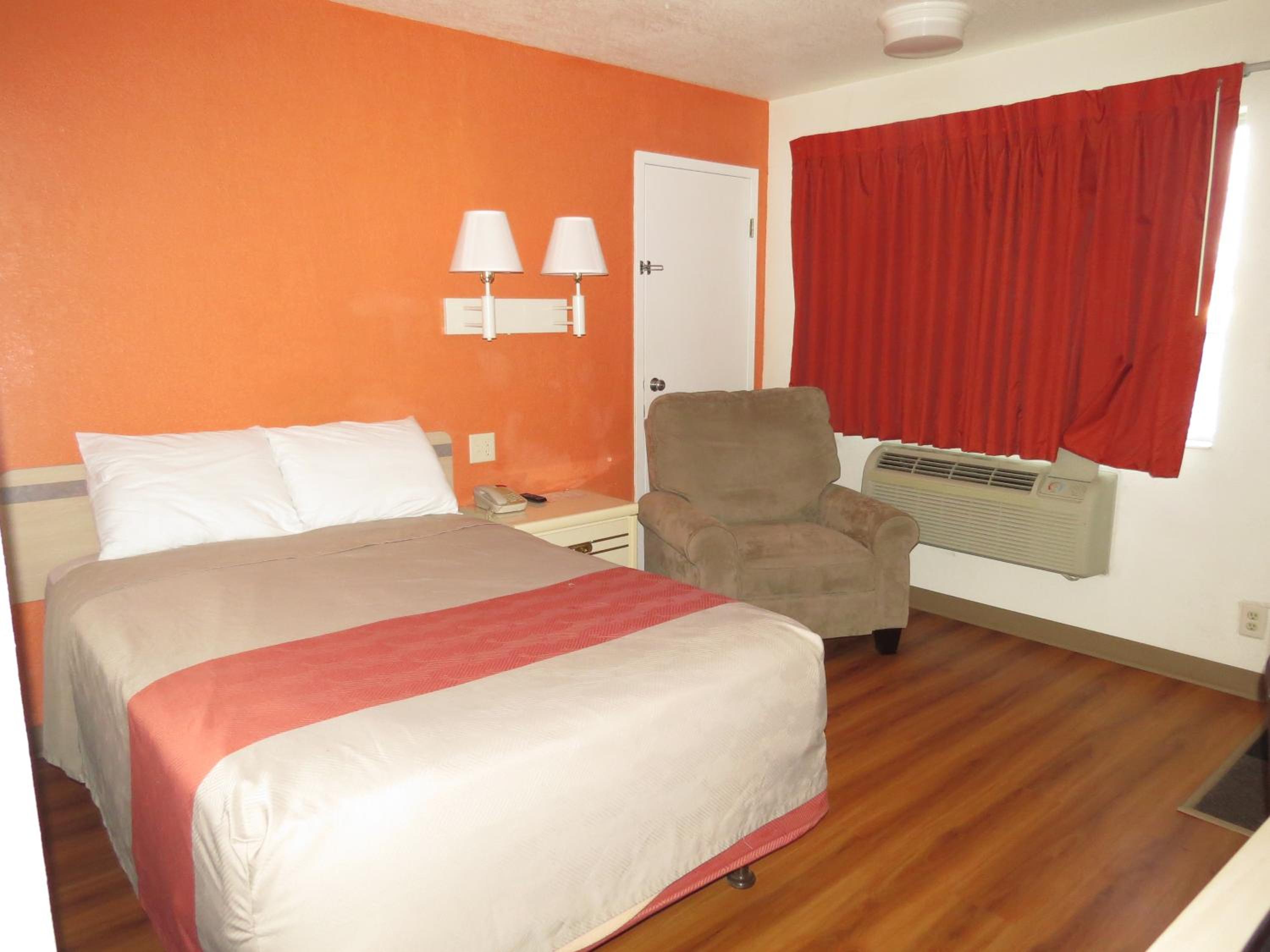 Mitchell Vacations - Motel 6-Mitchell, SD - Property Image 4