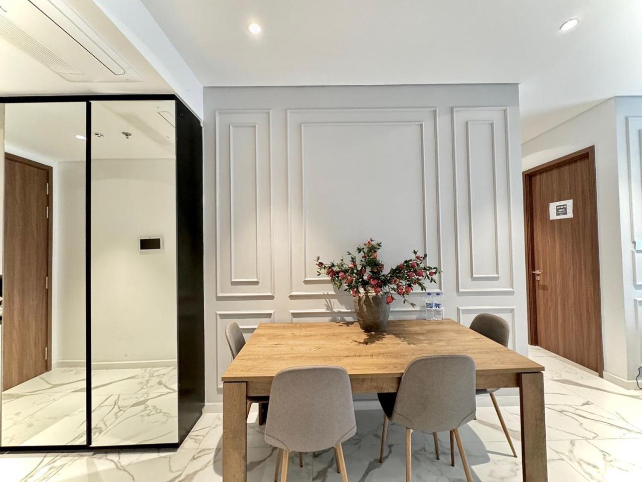 Metropole Thu Thiem - Luna Apartment - Chic, Unbeatable LOCATION, Great Value!!!
