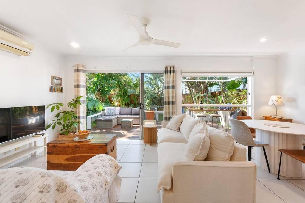 Alfred St Bungalow Steps from the Beach Pets OK