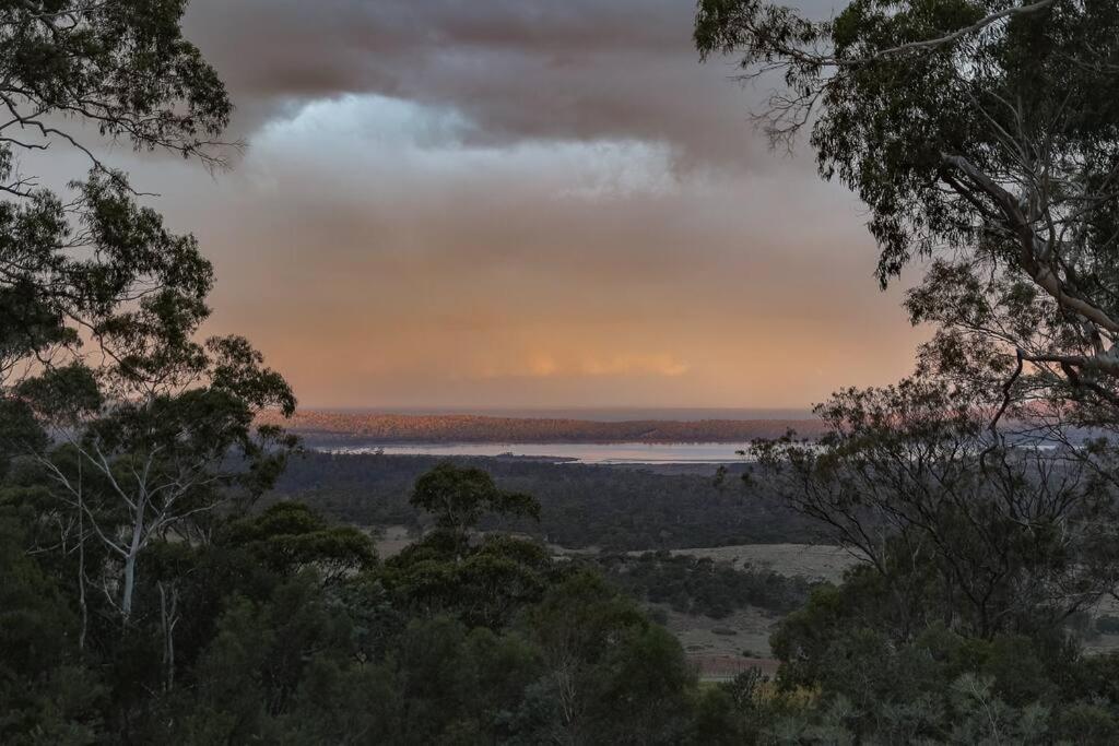 Cherry Tree Hill - The Gateway to Freycinet Park