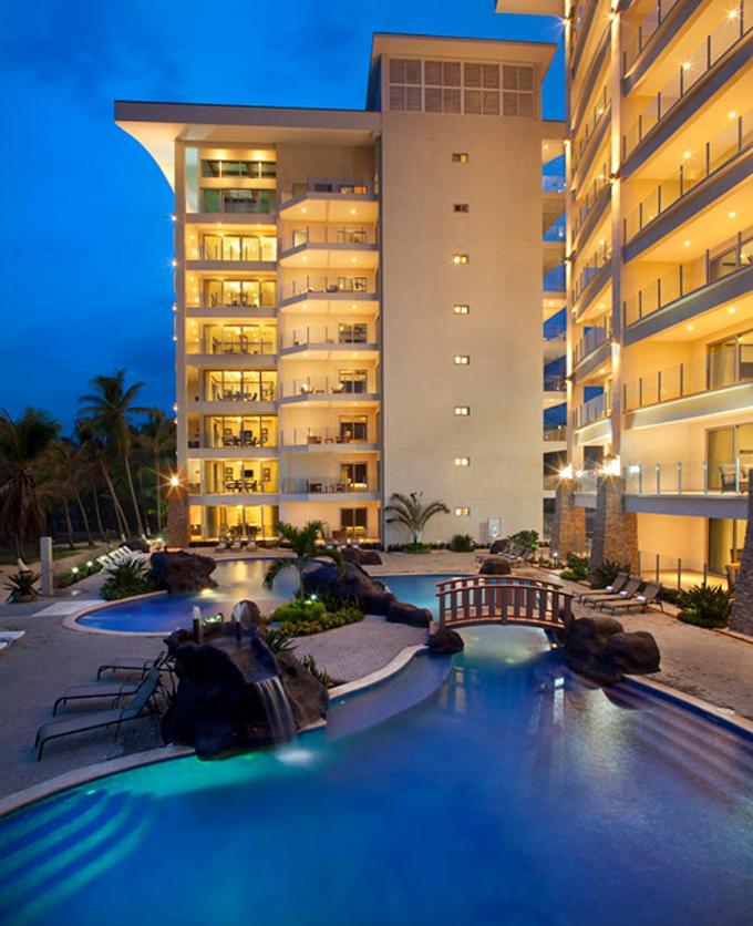 Beachfront Diamante del Sol 601S