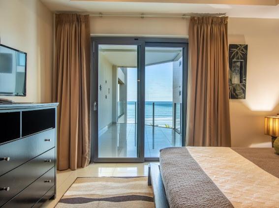 Beachfront Diamante del Sol 601S