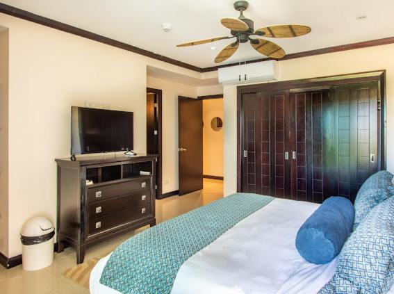 Beachfront Diamante del Sol 601S
